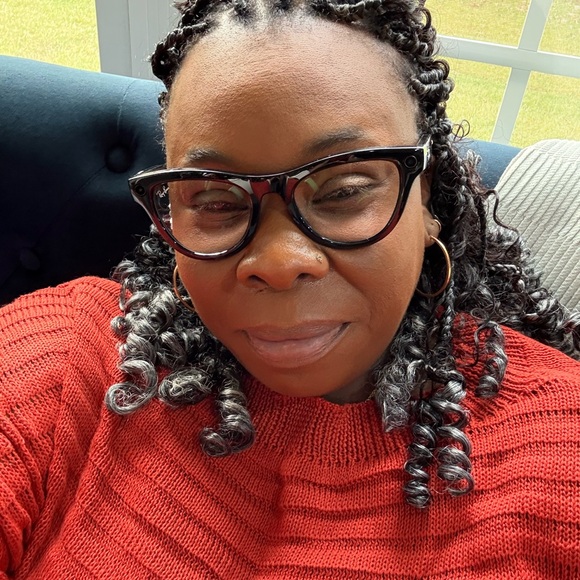 Meet your Posher, Yolanda - Picture 3 of 3